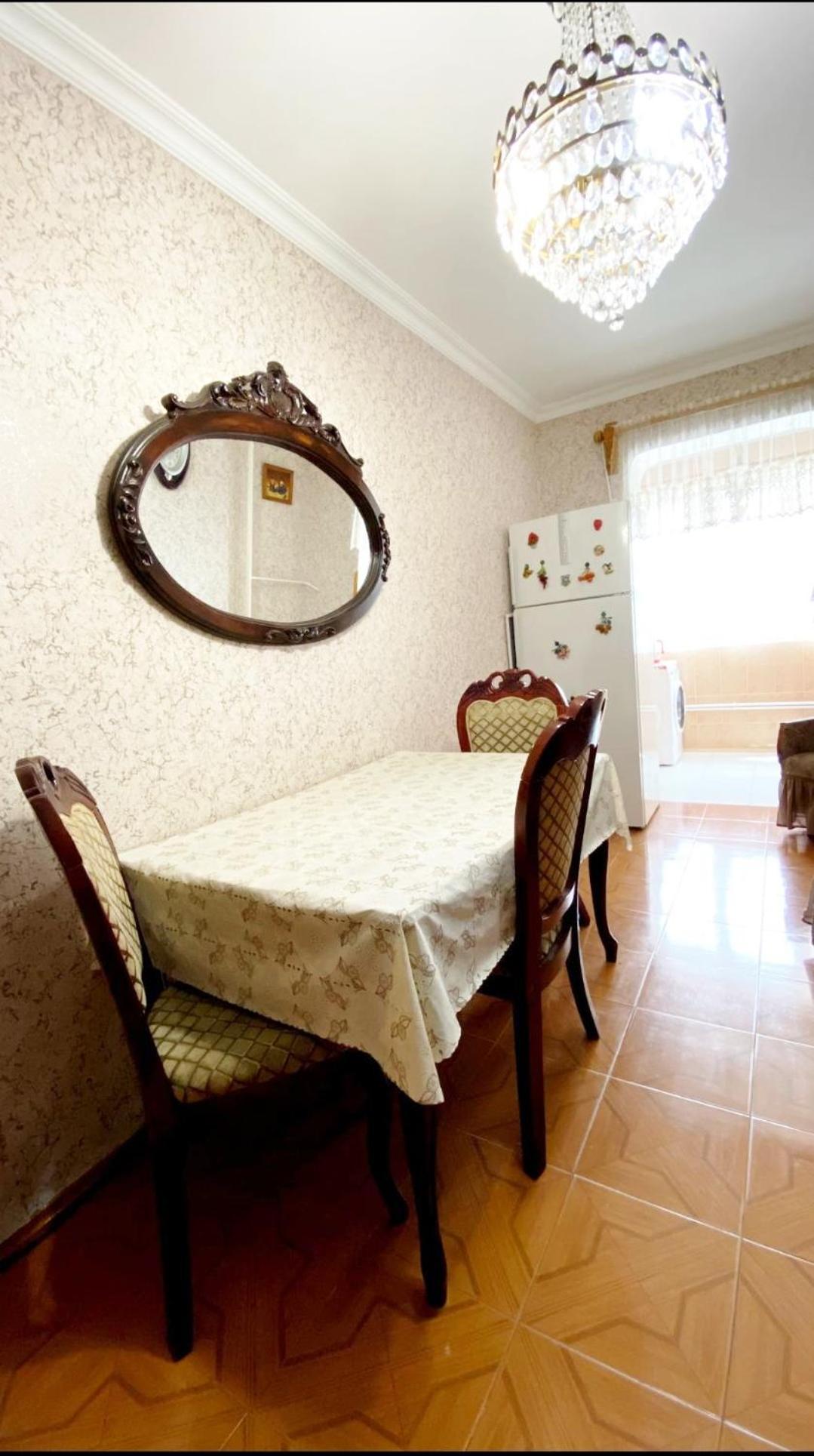 David,S Apartment In Palm Trees Alley On Agmashenebeli Кутаиси Экстерьер фото